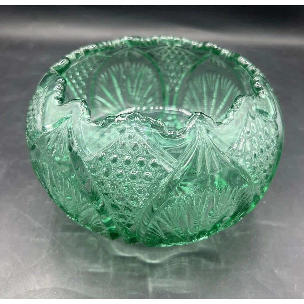 Vintage Fenton Green Glass Rose Bowl Sawtooth Rim Starburst Floral Vase 6.5”